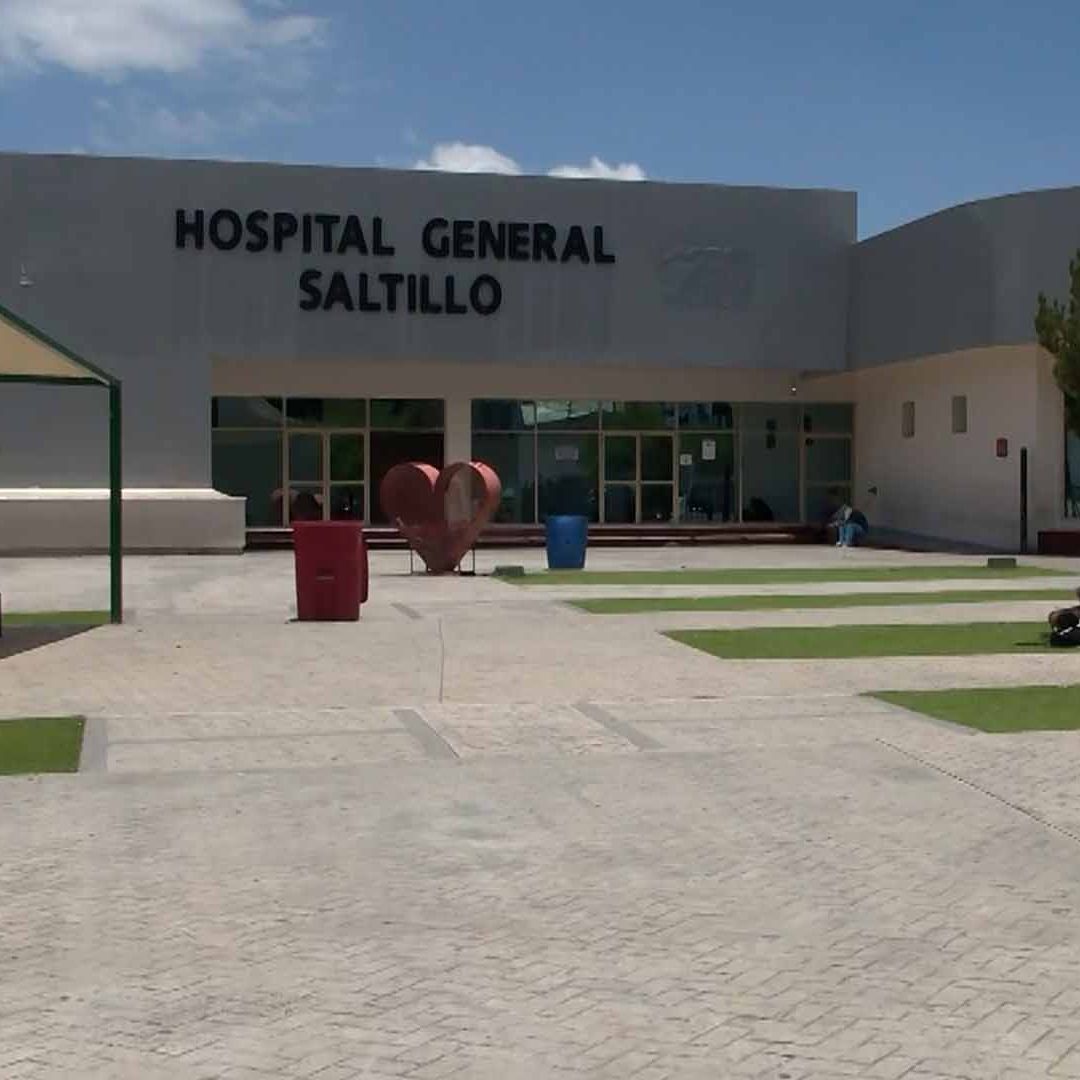 Mujer Termina con Cuchillo Enterrado en Pie Mientras Cocinaba en Saltillo