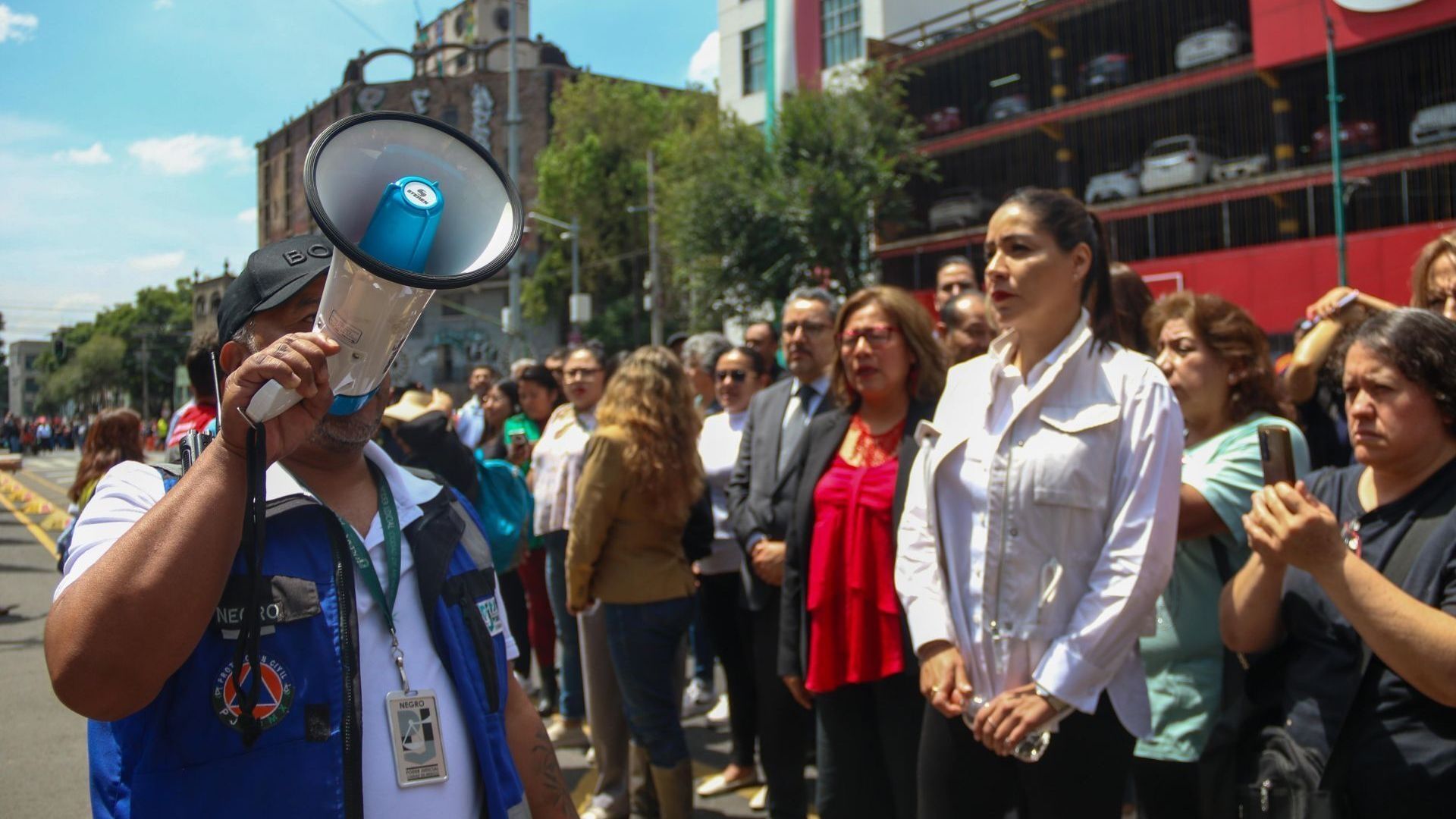 Además del sistema de altavoces, se enviará un mensaje de texto a 105 millones 33 mil 512 teléfonos celulares.