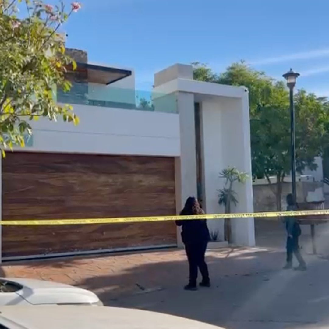 Acordonamiento por ataque armado contra vivienda del Dirigente Electo del Sindicato de Trabajadores del Ayuntamiento de Culiacán.