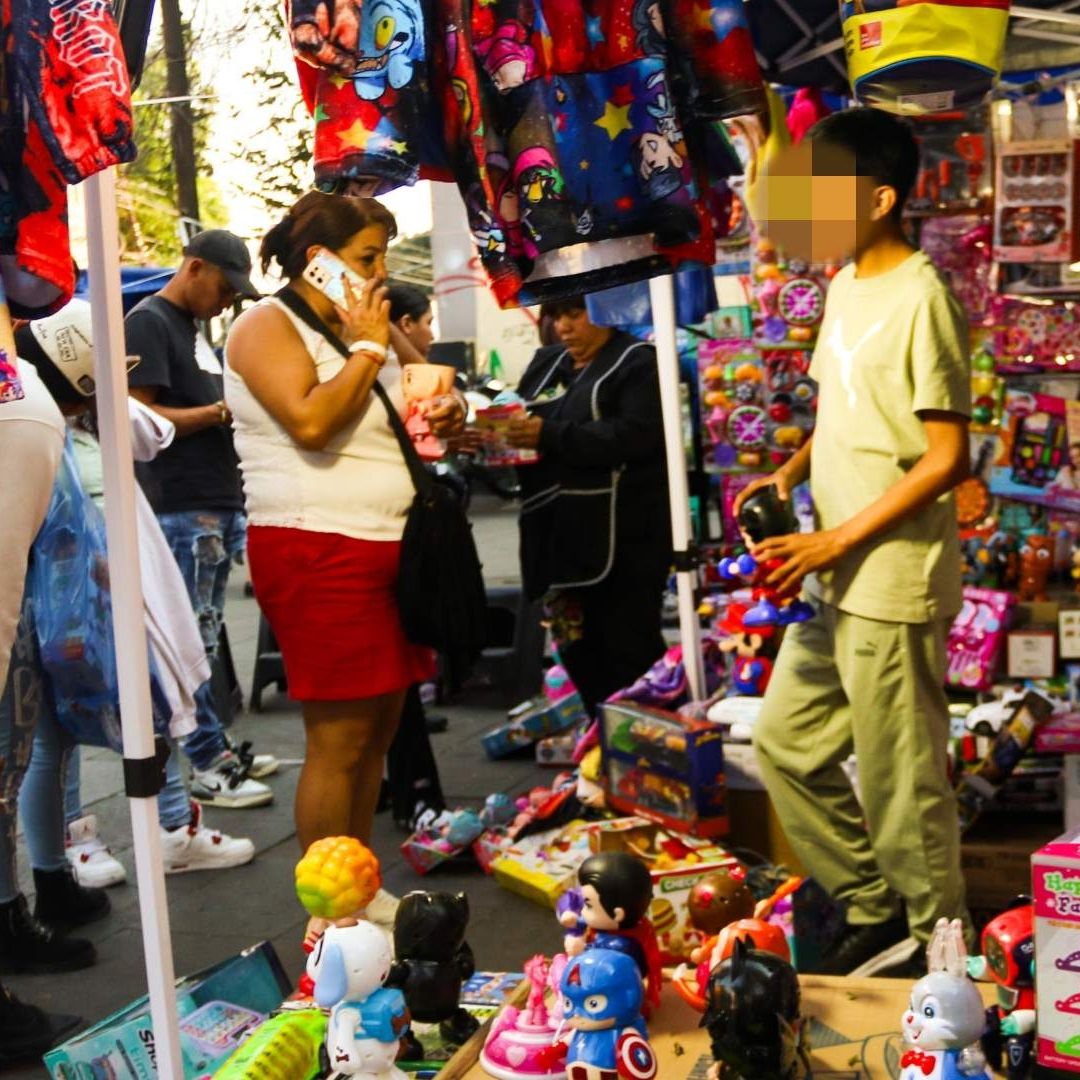 Venta de regalos de día de Reyes Magos en la alcaldía Miguel Hidalgo, el 4 de enero de 2026. Foto: Cuartoscuro