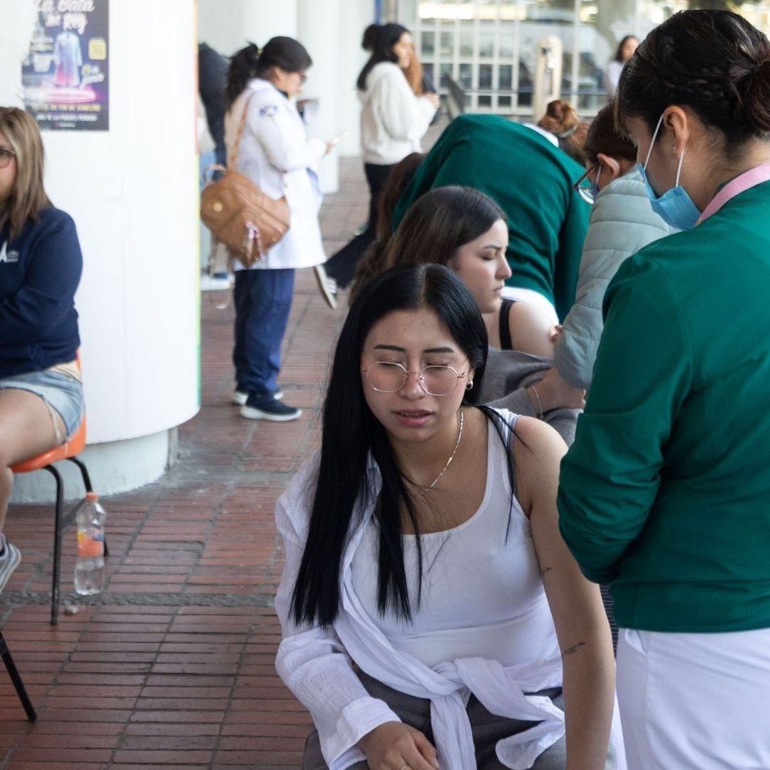 Denuncian falta de información sobre módulos de vacunación en el Metro de CDMX