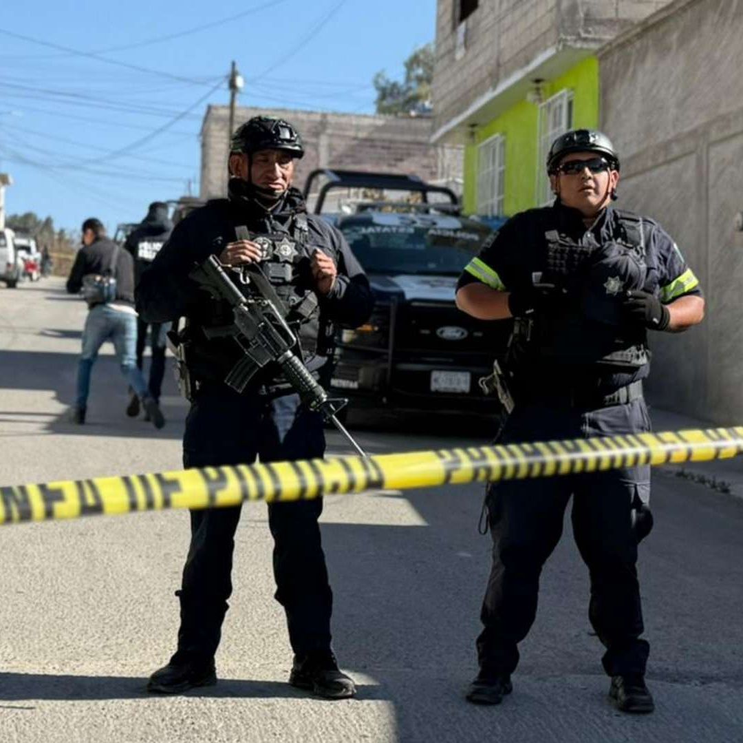 Elementos de seguridad resguardan zona donde fueron hallados restos humanos en bolsas en Tultepec. Foto: N+