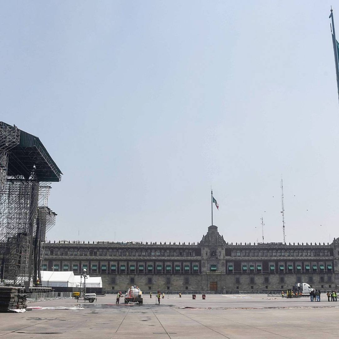 Instalan escenario en el Zócalo CDMX para el concierto gratis de Shakira