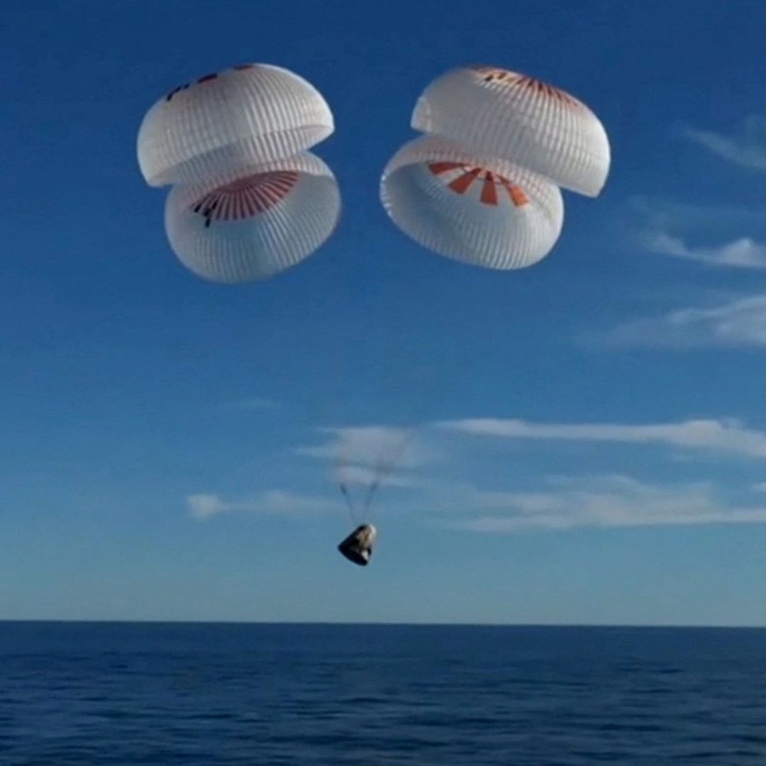 Regresan a la Tierra los astronautas varados en la Estación Espacial Internacional.