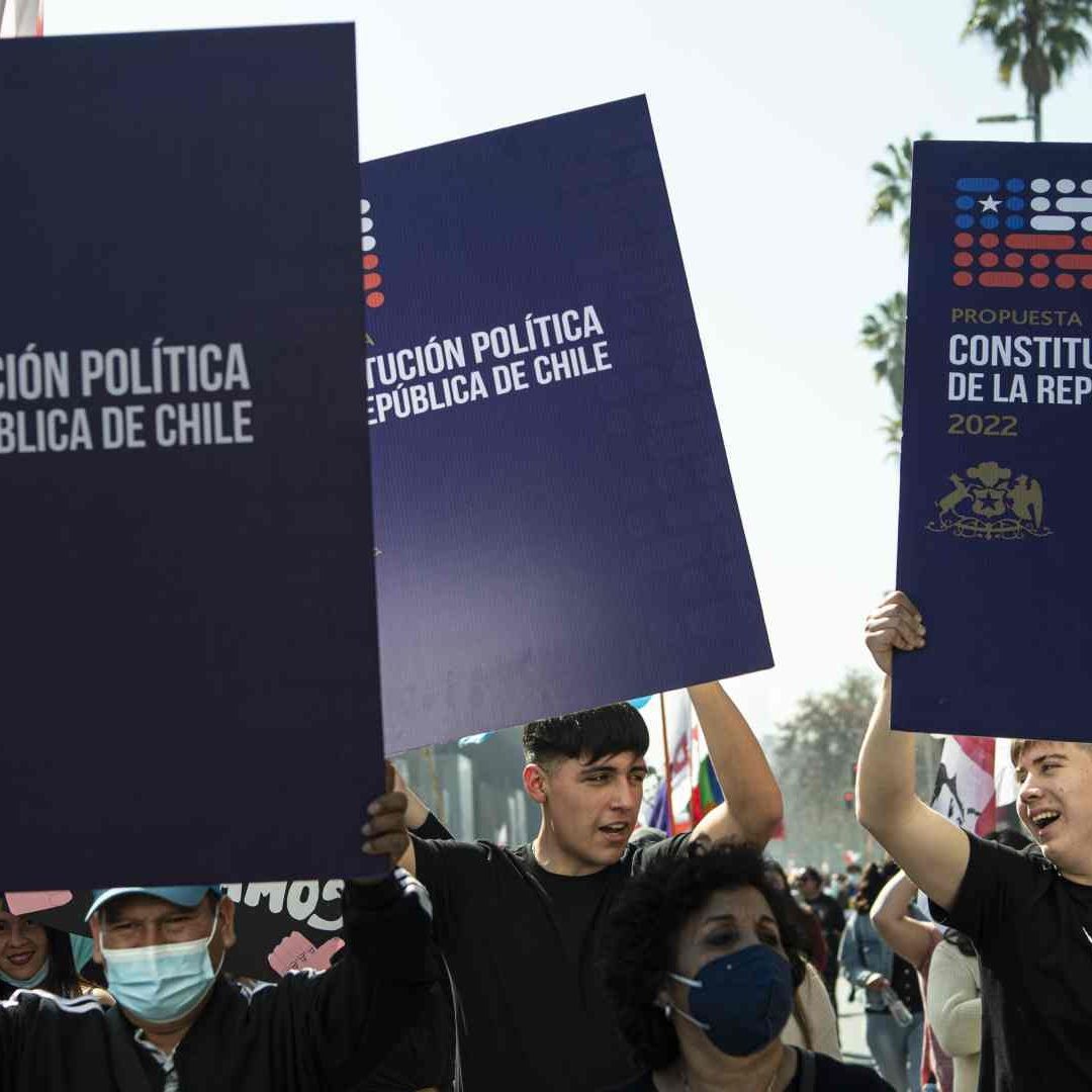 En agosto, la población salió a las calles en Santiago para apoyar la creación de una nueva constitución
