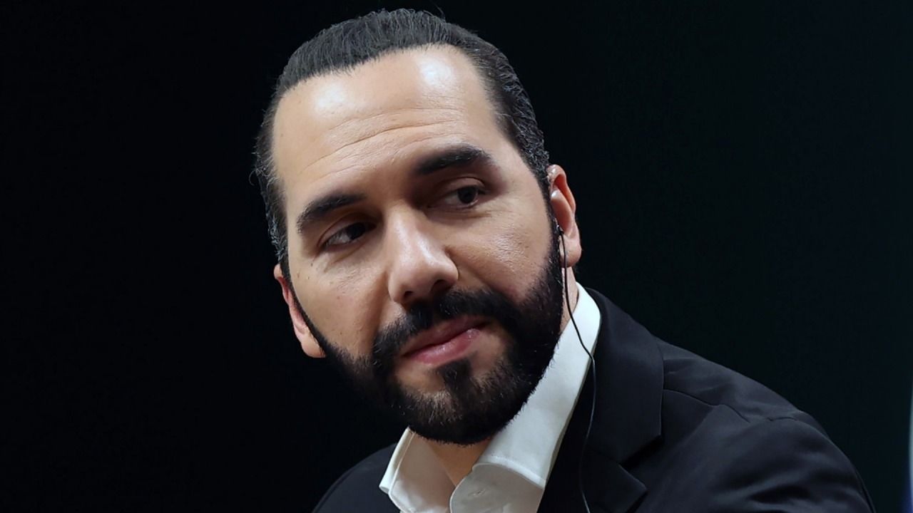 El presidente del Salvador promulga ley de exención de impuestos al sector tecnológico