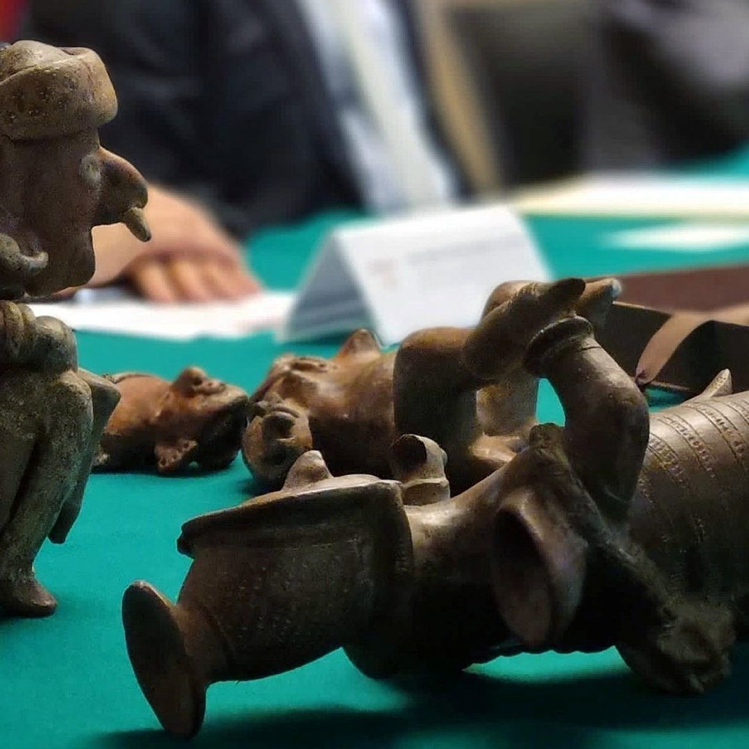 Entrega justicia española piezas arqueológicas de México