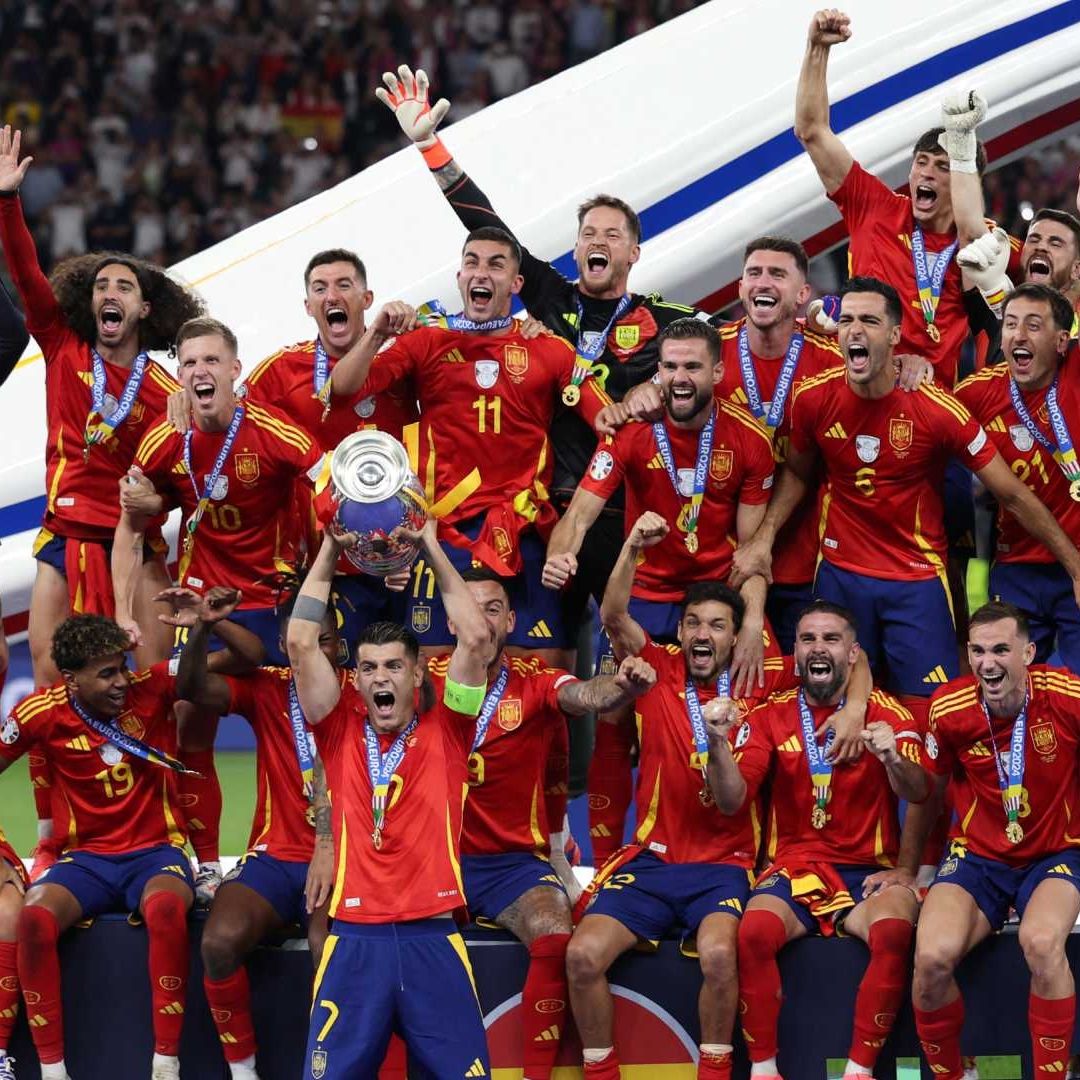 España fija un récord al conquistar su cuarta Eurocopa al vencer 2-1 a Inglaterra en la final