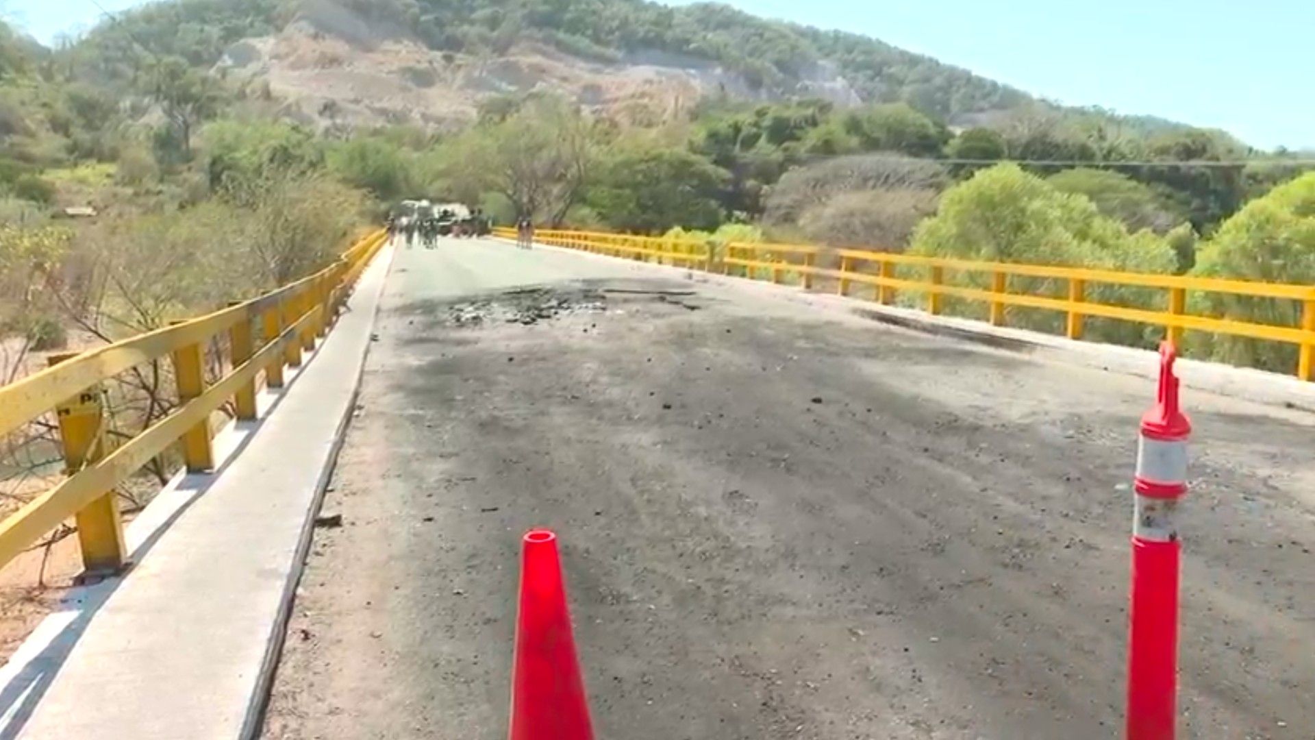 Demolerán un puente de Puerto Vallarta tras daños causados durante ola de violencia en Jalisco