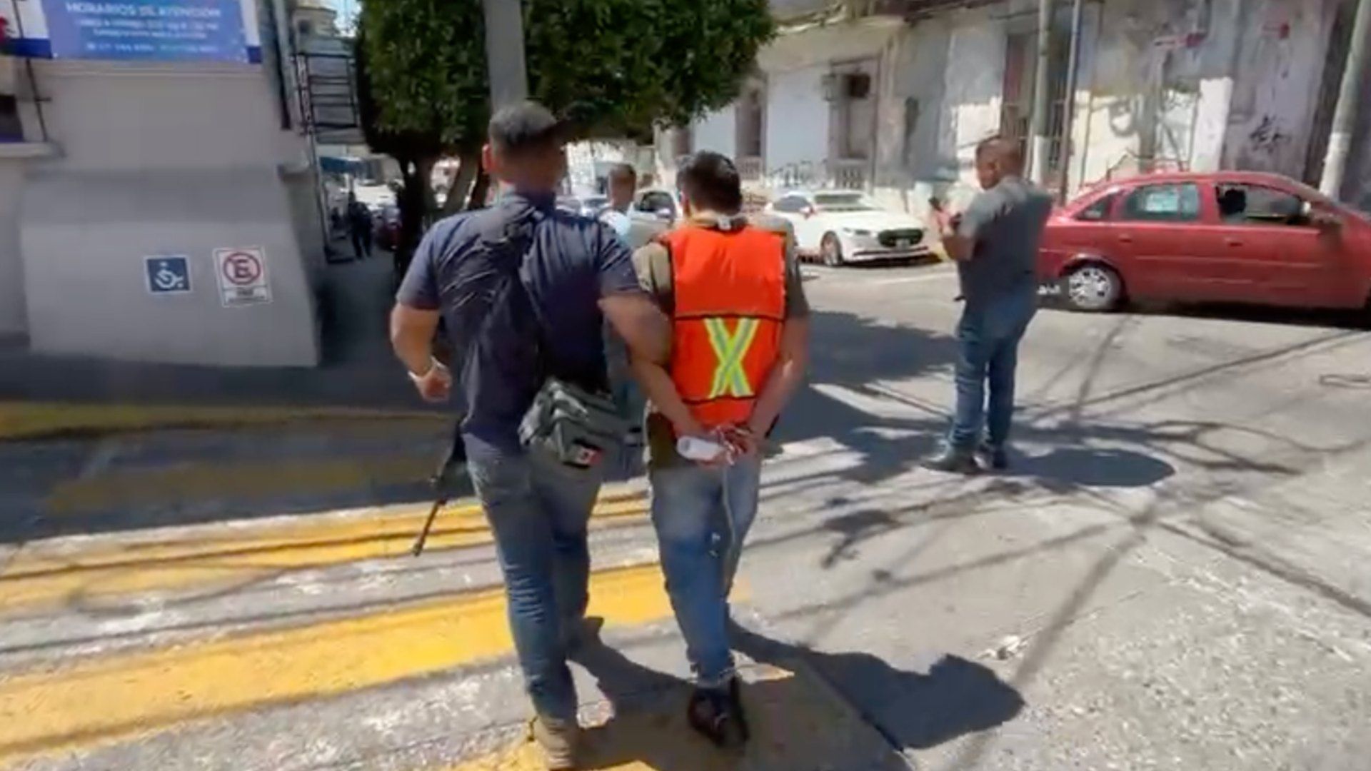 Traslado detenido por presunto delito de violación en Veracruz