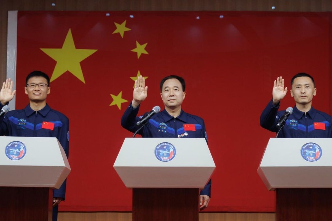 China Enviará por Primera Vez a un Civil al Espacio