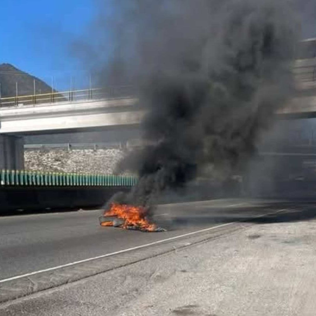 Se Registra Quema de Llantas en Autopista Orizaba Puebla Camerino Z. Mendoza Se Desconoce el Motivo del Incidente