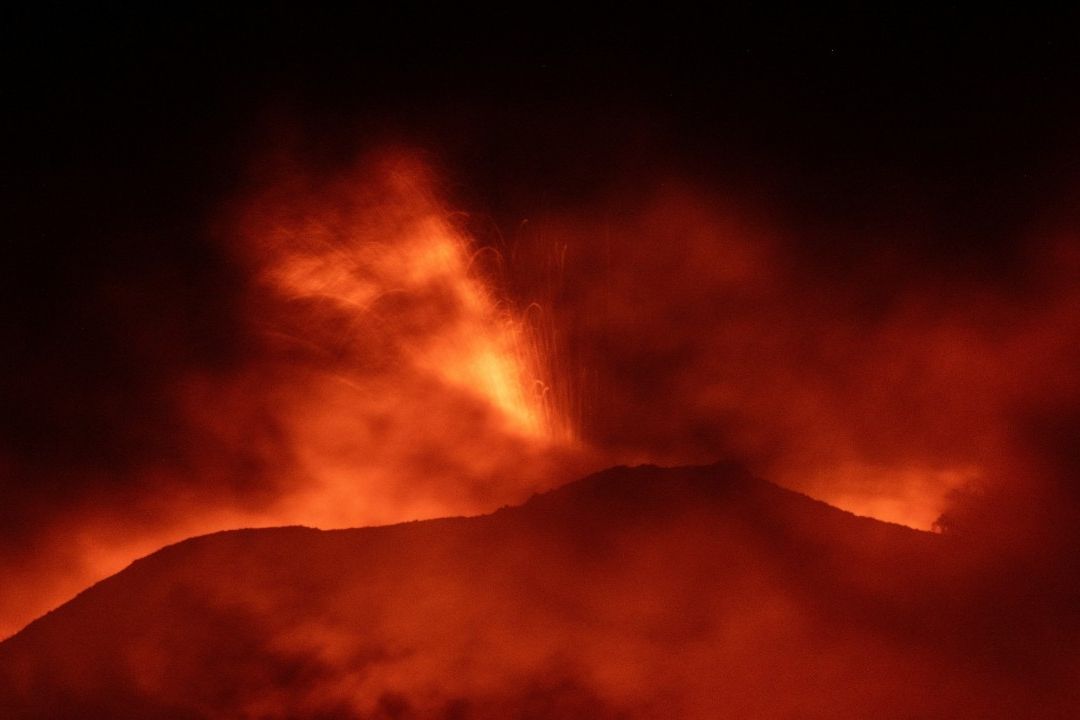 Cierran Aeropuerto de Sicilia por Erupción de Volcán Etna