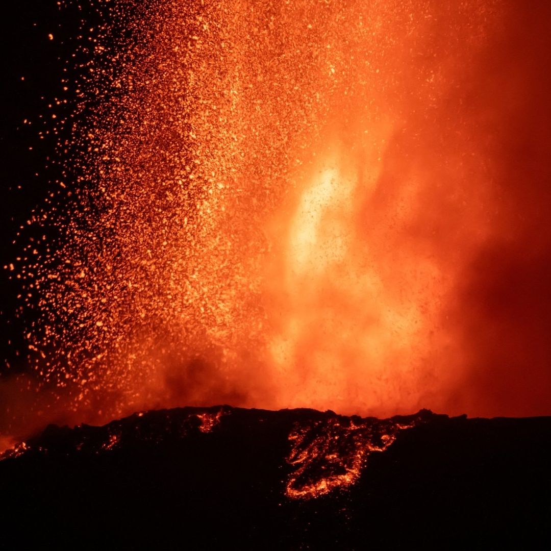 Se Intensifica la Erupción del Volcán Etna y Arroja Gran Columna de Ceniza