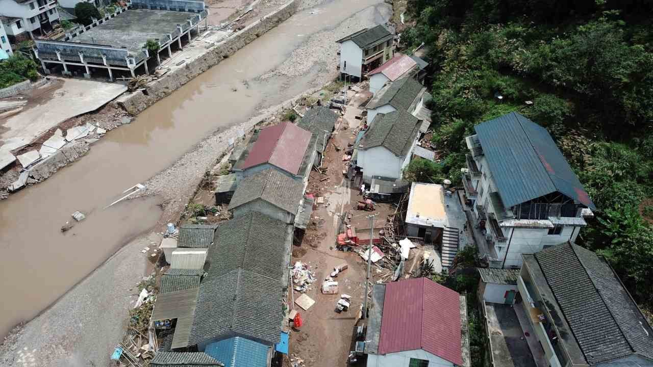 China emite alerta naranja tras lluvias torrenciales en el sur del país