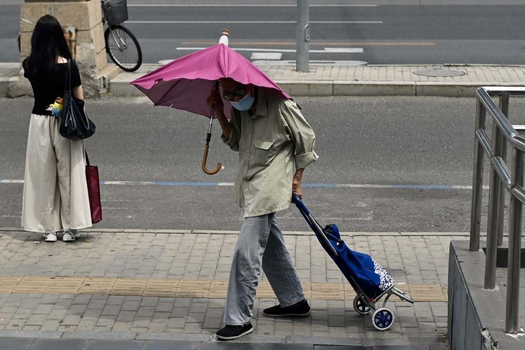 China registra temperatura récord de 52.2 grados centígrados durante ola de calor