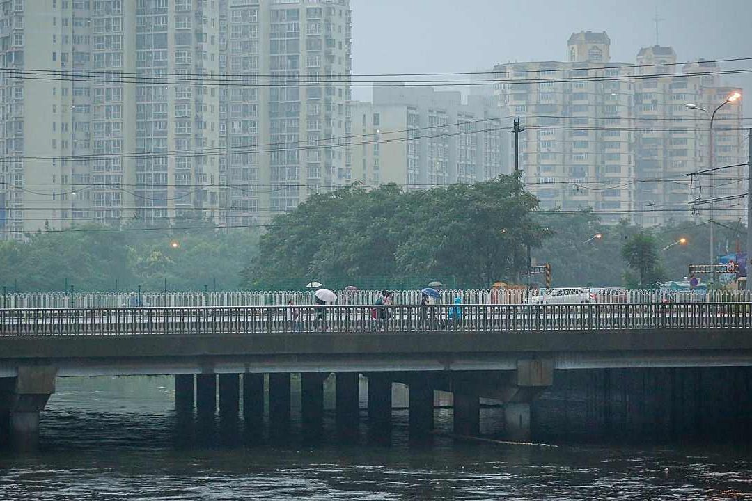 Lluvias torrenciales ponen a China en alerta máxima