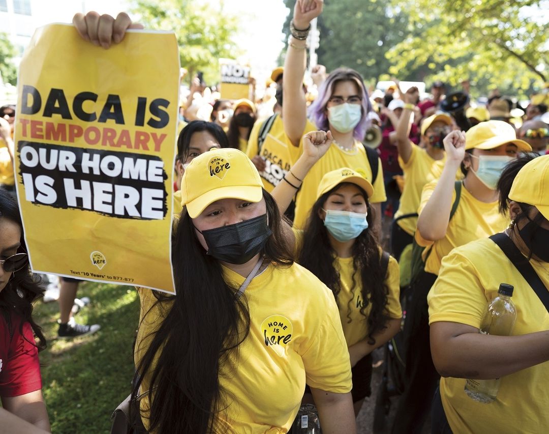 Un grupo de activistas se reune frente al Capitolio para apoyar la permanencia de los llamados Dreamers en Estados Unidos