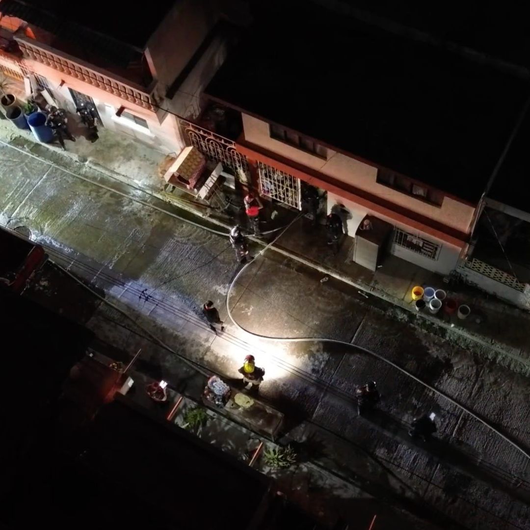 Controlan incendio de casa
