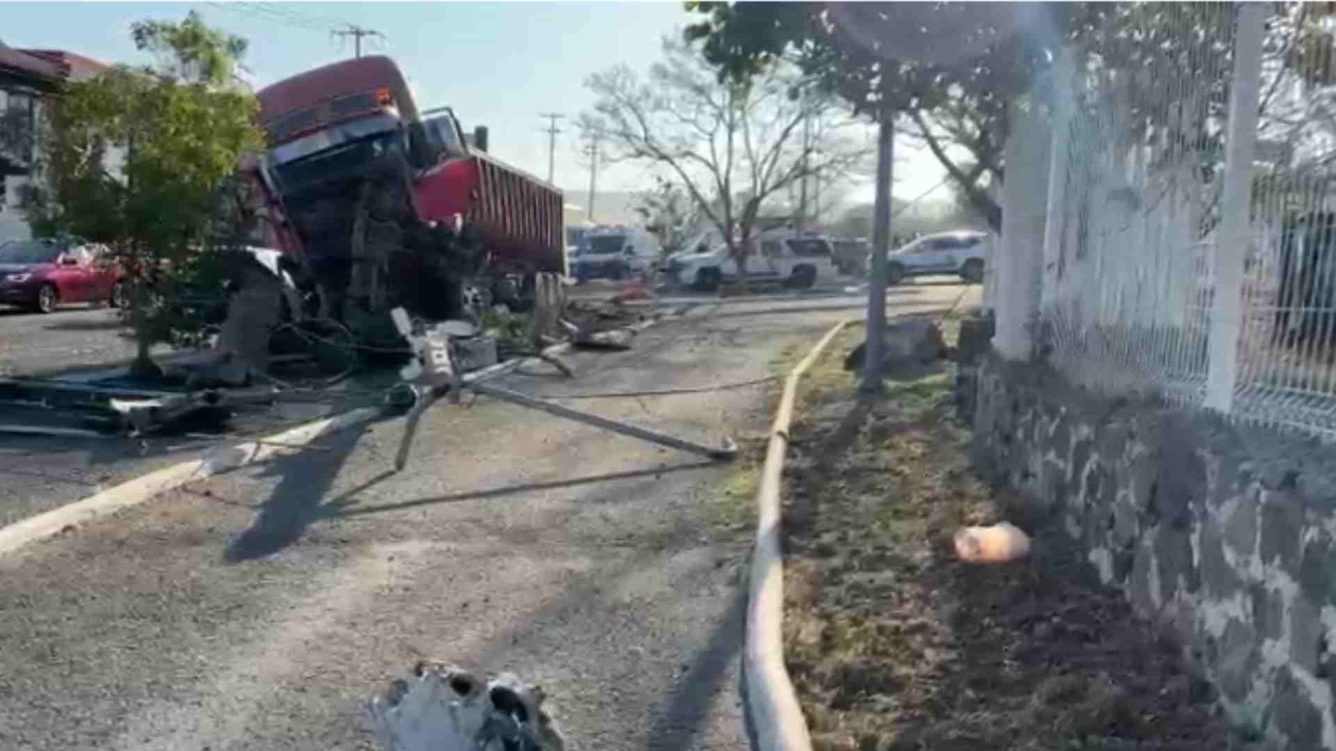 Tráiler se Queda sin Frenos en Querétaro