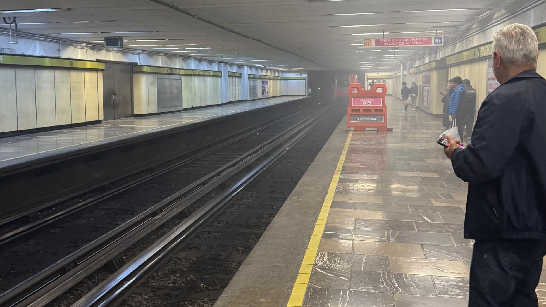 ¿Qué Pasó en la Línea 3 del Metro Hoy? Usuarios Reportan Humo en Estación Eugenia
