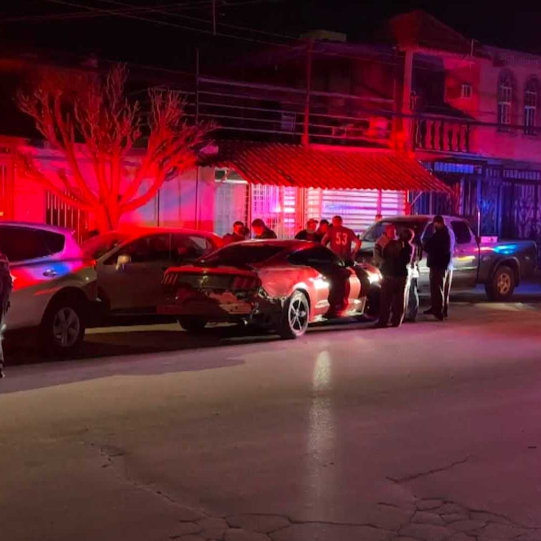 Conductor Choca Contra Tres Autos Estacionados en Ciudad Juárez| Foto: N+