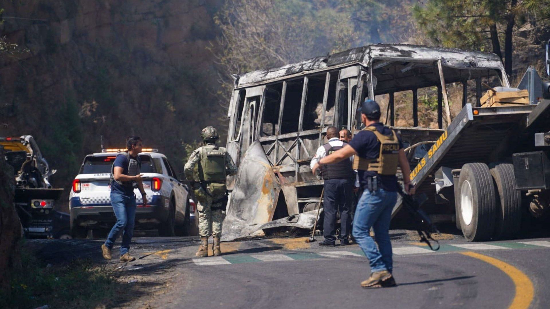 Dan Prisión Preventiva a 11 Policías por Hacer Bloqueos Carreteros a Favor del CJNG en Michoacán