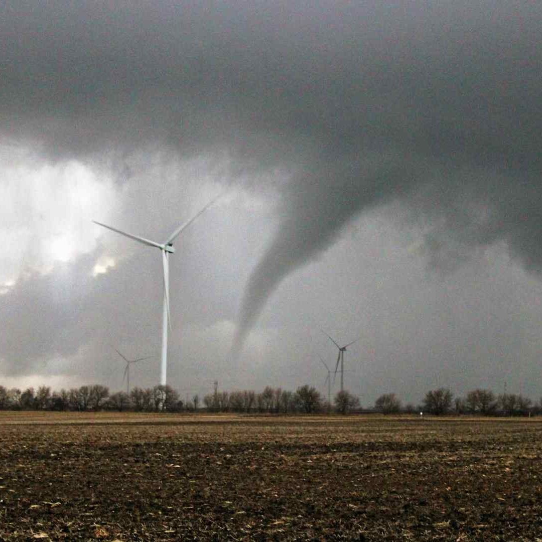 Tornados en Estados Unidos dejan daños materiales