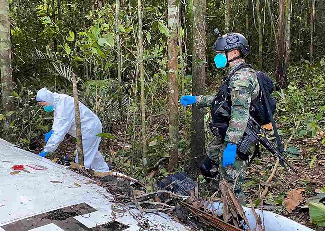 Hallan Nuevas Huellas de Niños y Bebé Perdidos en la Selva de Colombia; Ejército los busca