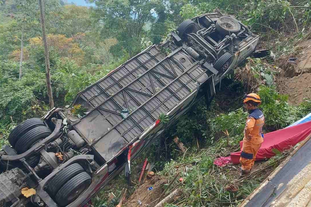 Autobús Cae a Abismo de 100 Metros en Colombia; Hay 9 Muertos y 31 Heridos