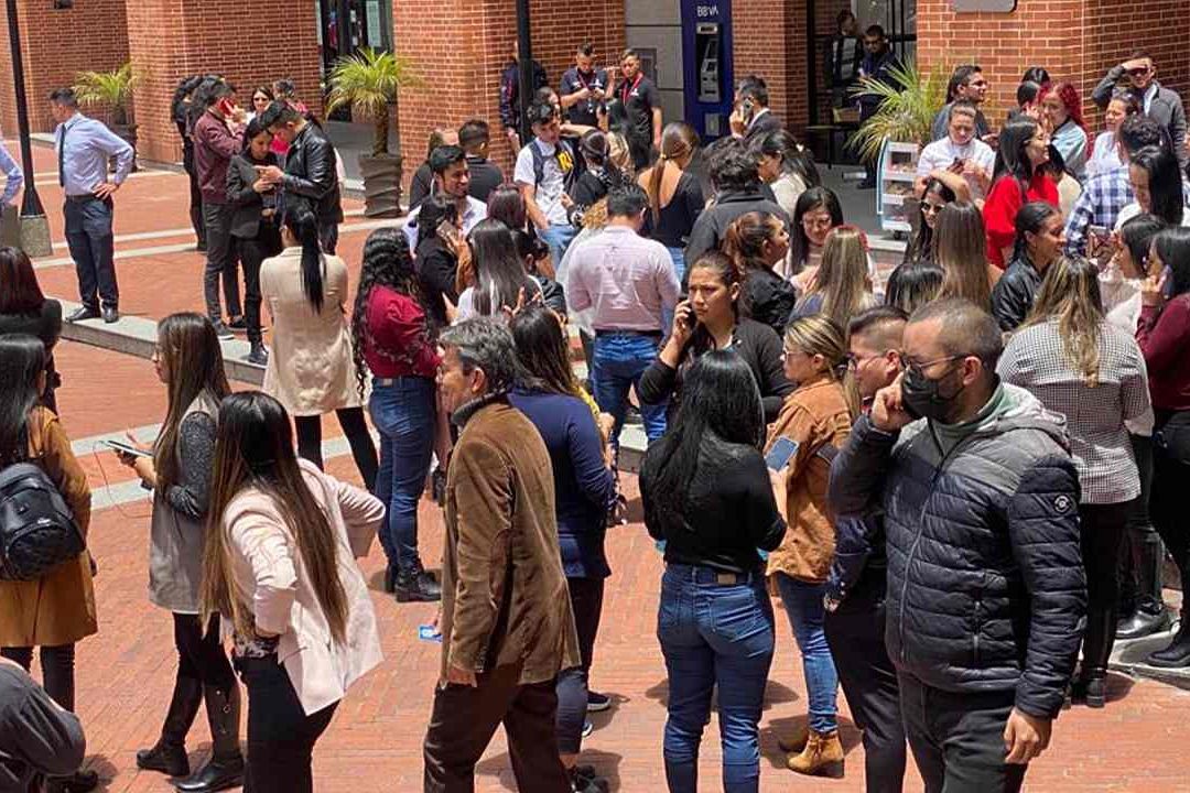 Difunden momento en que sismo azotó Bogotá y otras ciudades de Colombia