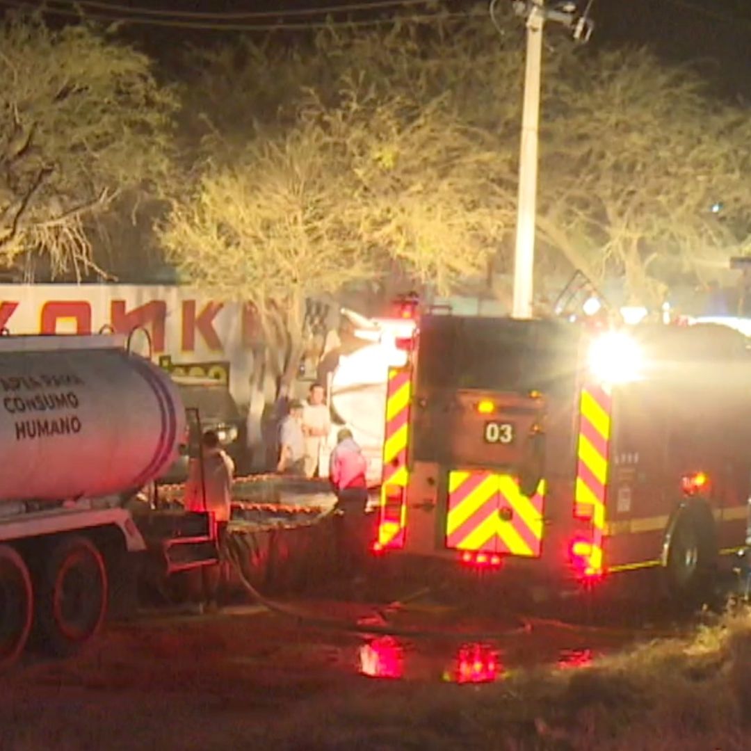 Más de 40 Autos se Quemaron en un Yonke por un Corto Circuito en Purísima del Rincón, Guanajuato. Foto: N+
