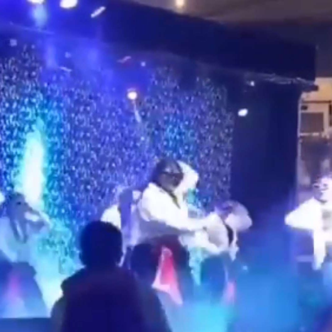 Video: Escenario Cae Sobre Grupo de Baile RFlow Studio Colombia