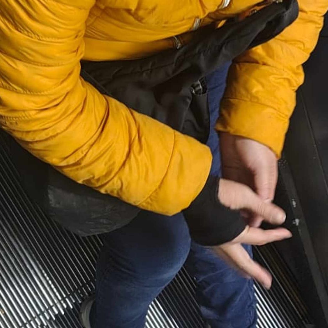 Mujer lesionada en escaleras eléctricas en el Metro CDMX