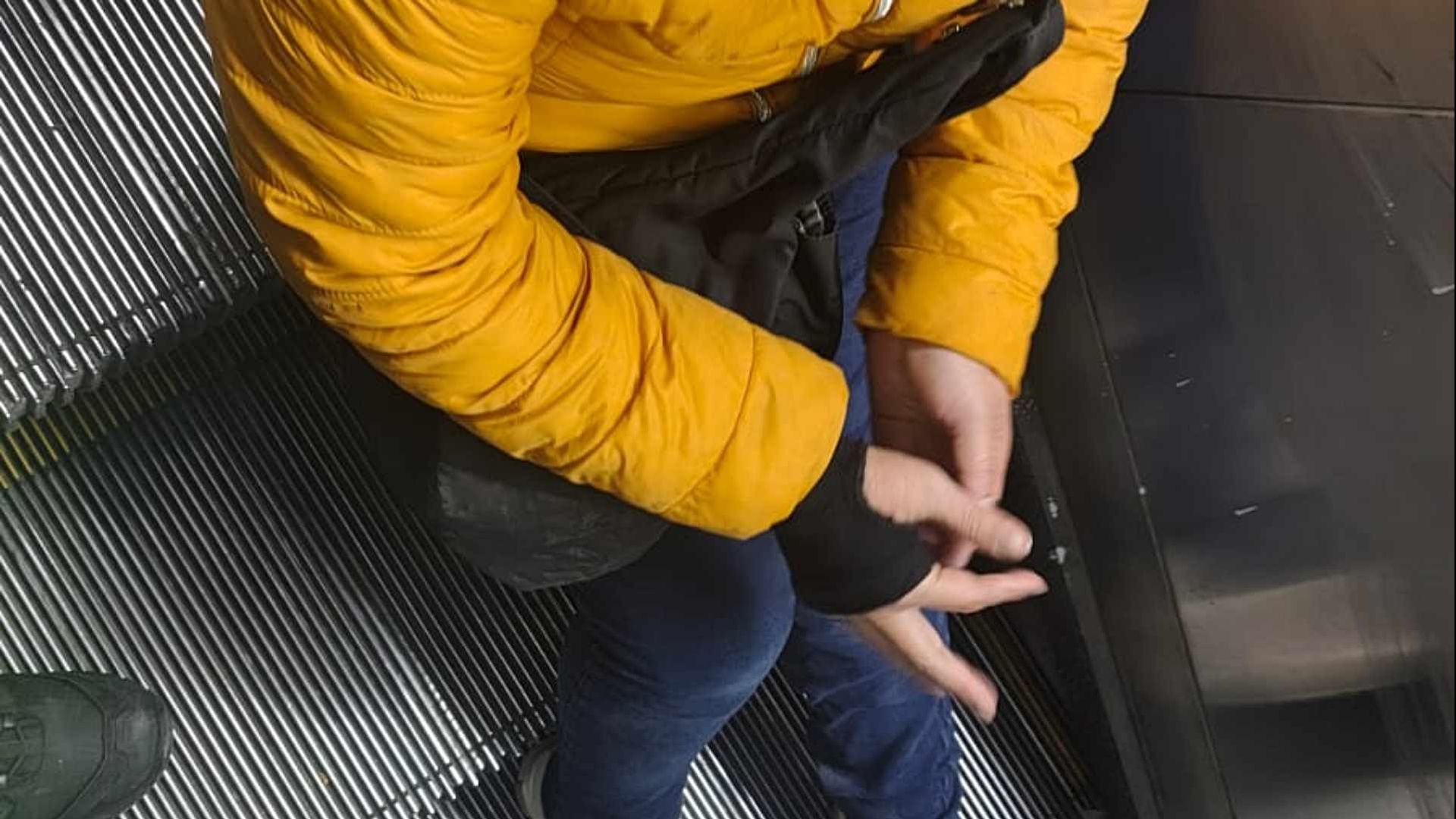 Mujer lesionada en escaleras eléctricas en el Metro CDMX