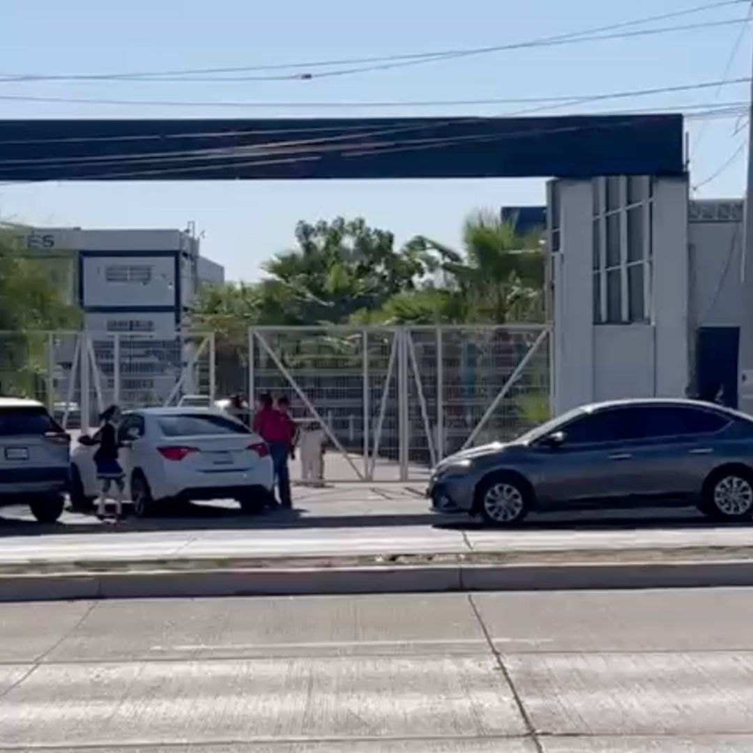 Robo Camioneta Suzuki con Niño Dentro en Colegio Mar de Cortés de Culiacán Sinaloa