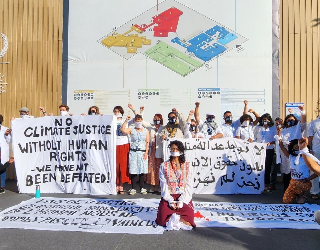 Activistas protestan en la COP27