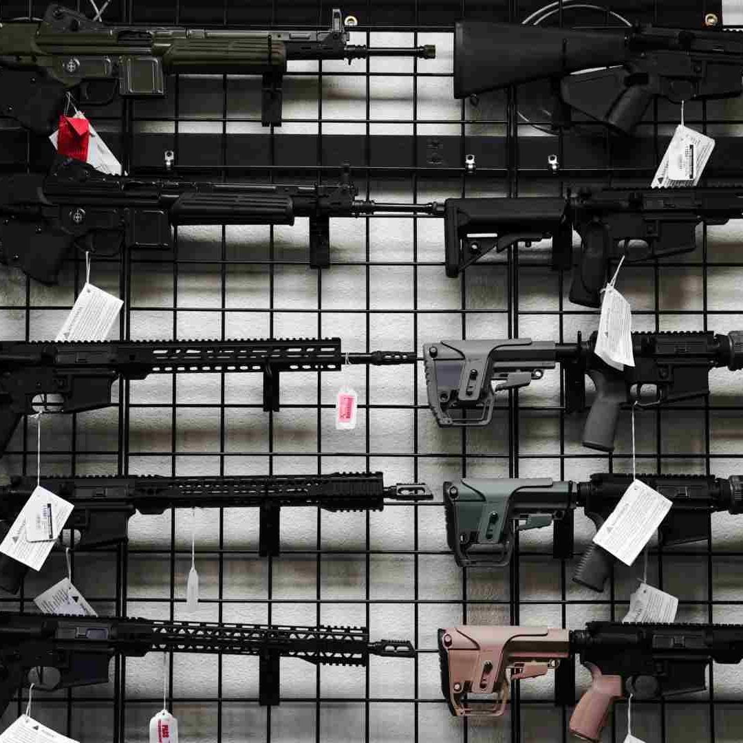 Venta de rifles en armería de California, EUA