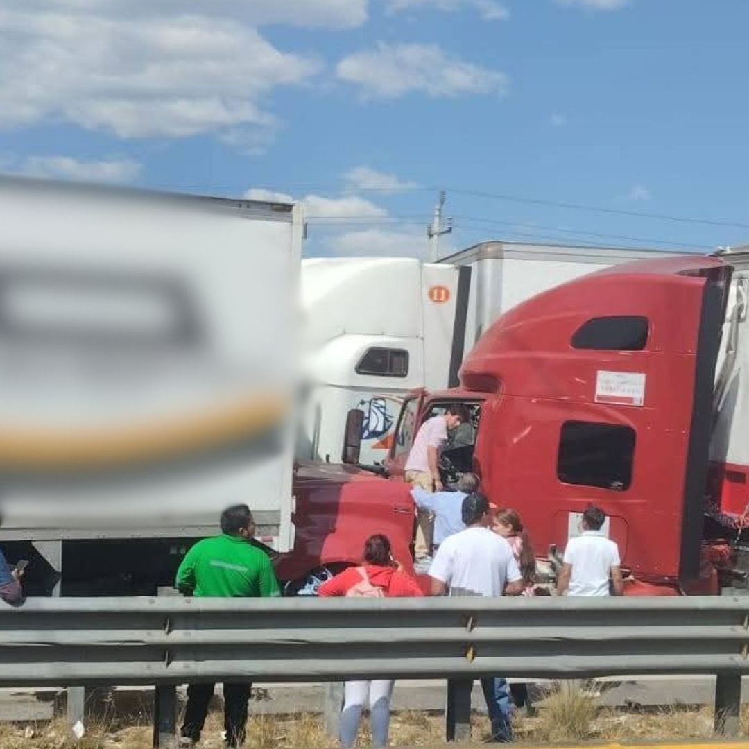 Accidente Choque Múltiple Tres Tráileres Autopista México Puebla Puente Santa María Xonacatepec
