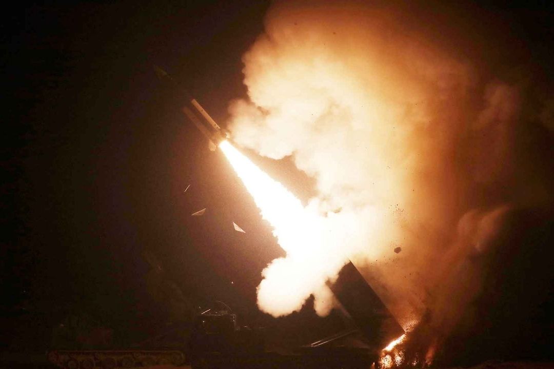 De acuerdo con la autoridades surcoreanas y japonesas, uno de los primeros misiles en ser lanzado no completó su vuelo. Foto: Reuters