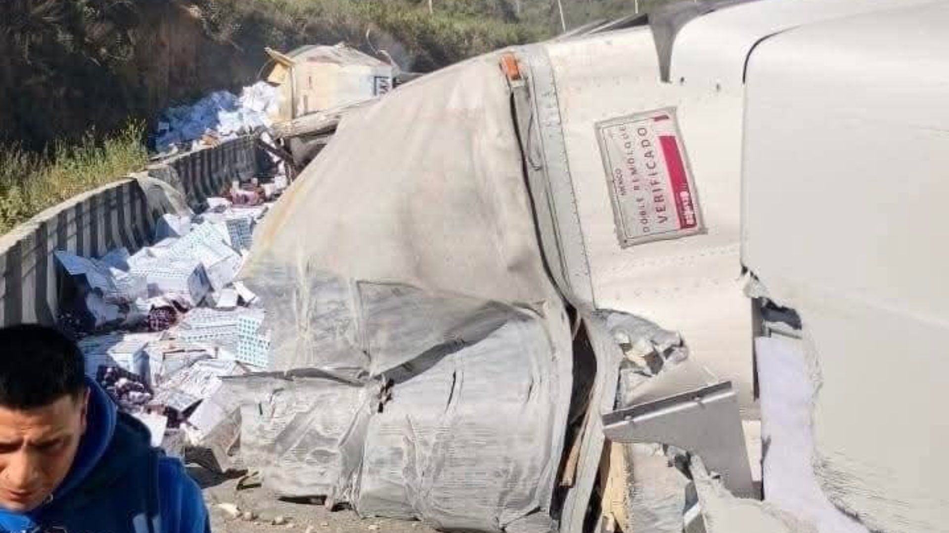 Accidente de Tráiler Volcadura Autopista Puebla Orizaba tramo Acatzingo Ciudad Mendoza Cerrada