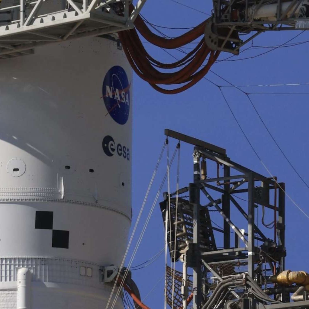 Nave Artemis II en el Edificio de Ensamblaje de Vehículos en el Centro Espacial Kennedy