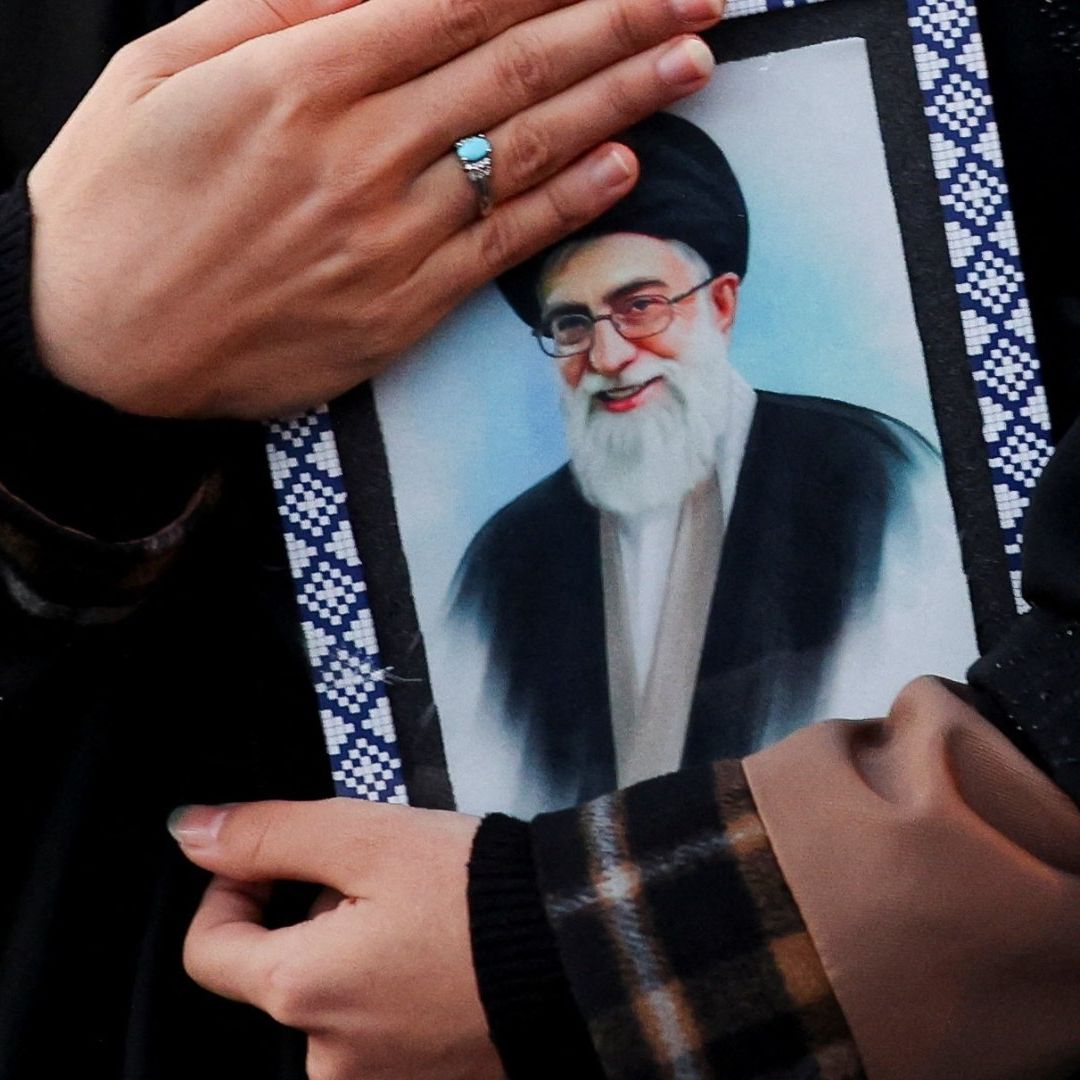 ¿Quién Asume el Liderazgo en Irán Luego de la Muerte de Ali Jameneí?