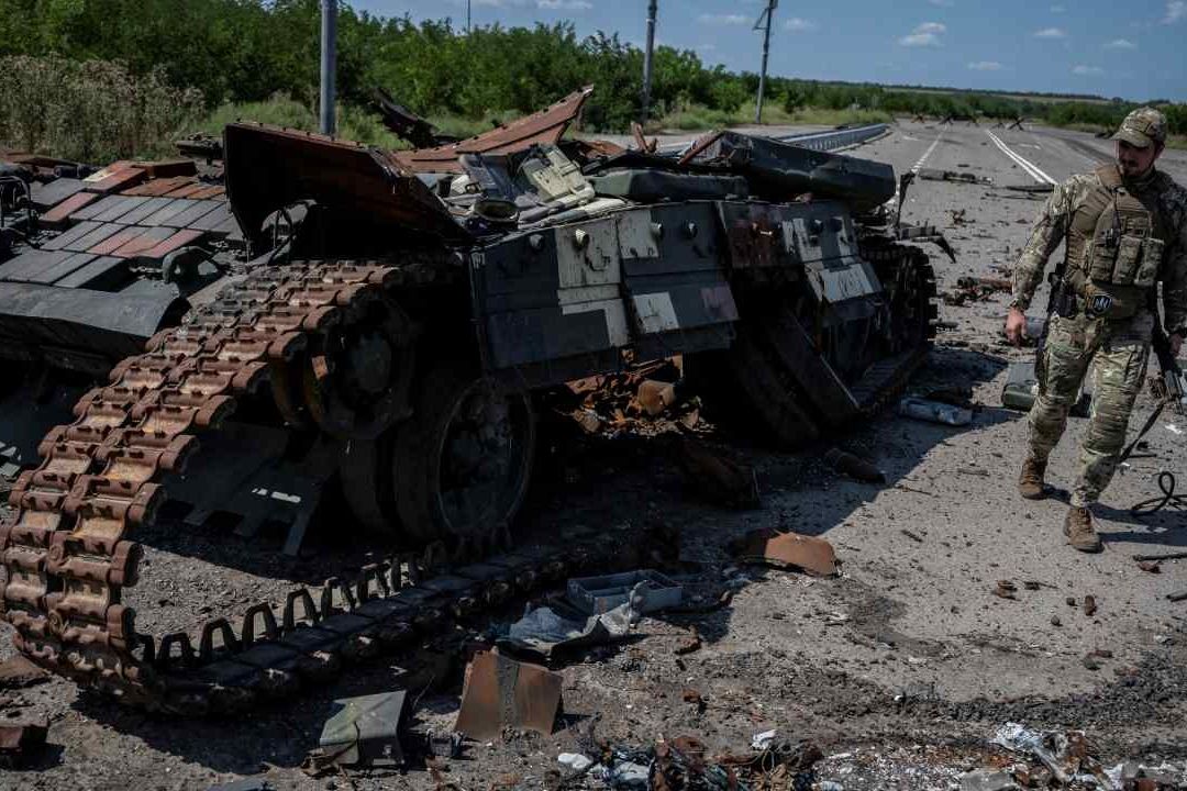 Ucrania Ataca a Invasores en Crimea; Rusia Derriba Otro Dron Cerca de Moscú