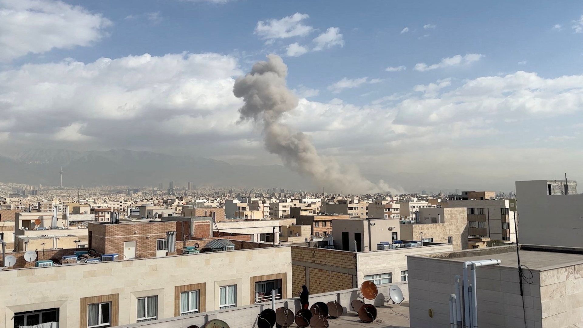 Estados Unidos Participa en los Ataques contra Irán, Informan Medios