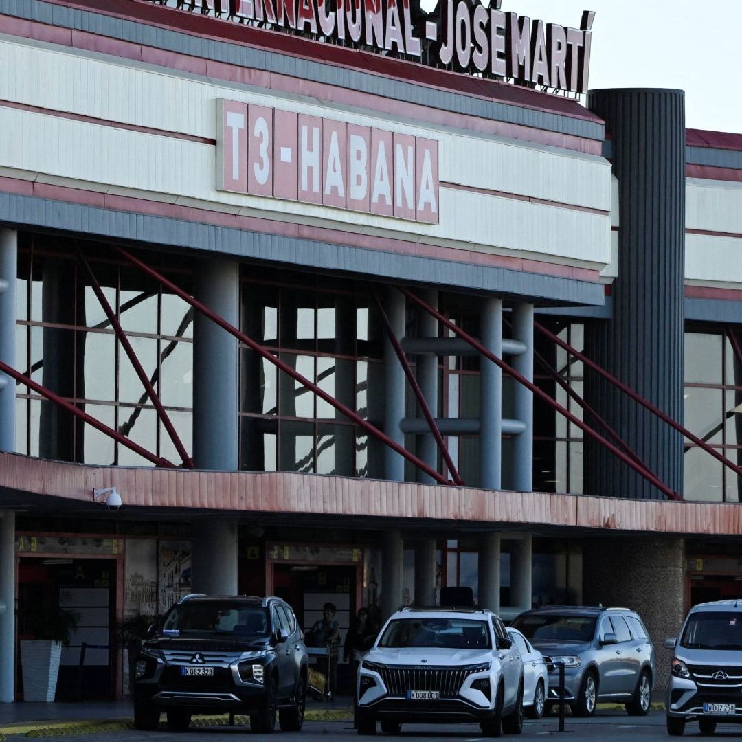 Debido a las presiones de Estados Unidos a países que apoyan a Cuba, la crisis energética empieza a pasar factura a los aeropuertos de la isla. Foto