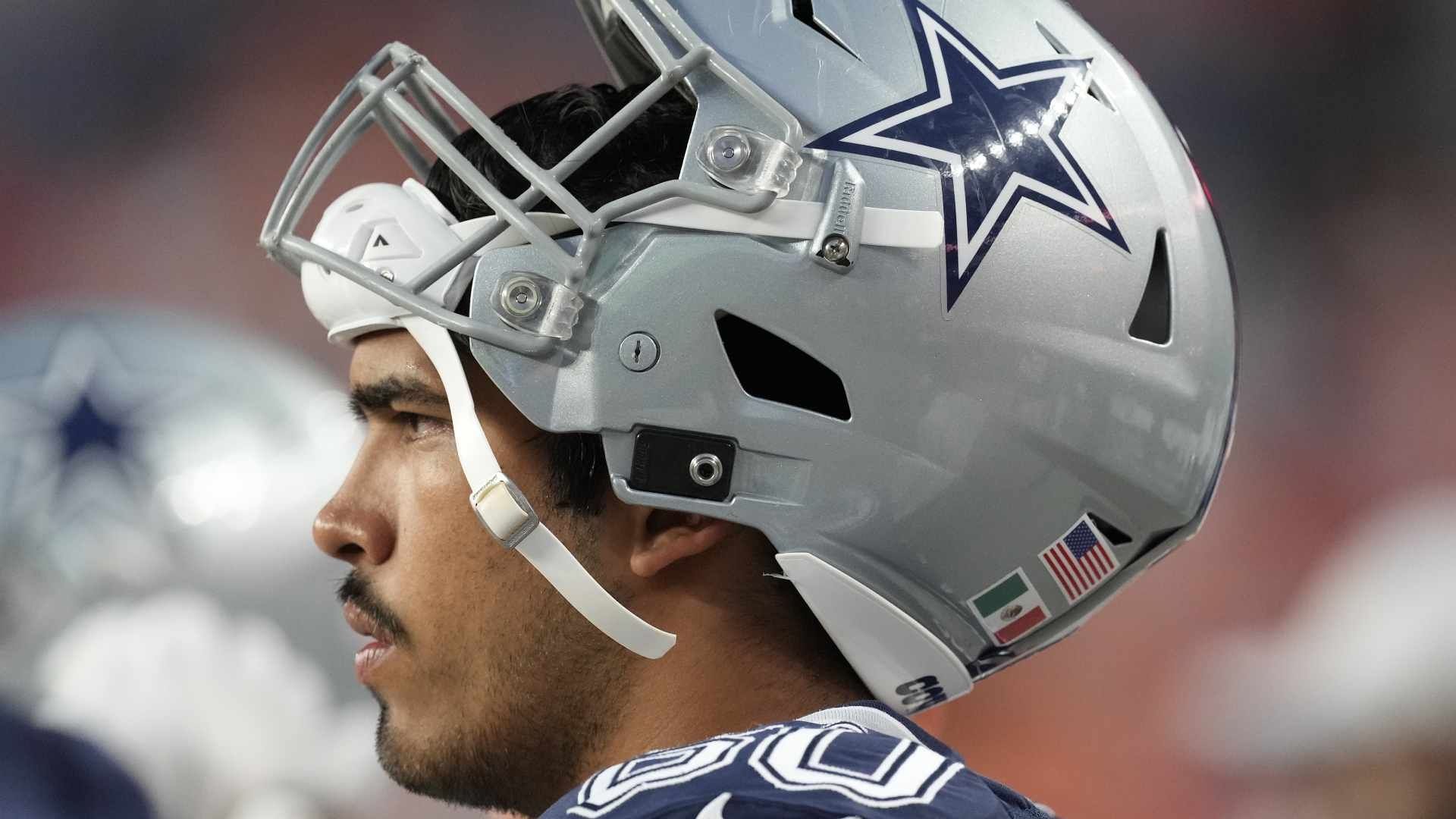 Isaac Alarcón firma contrato con los Dallas Cowboys