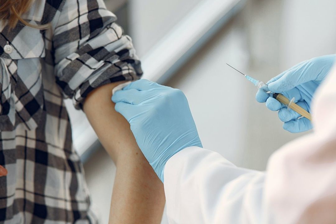 Estados Unidos aprobó la primera vacuna del mundo contra el virus sincitial