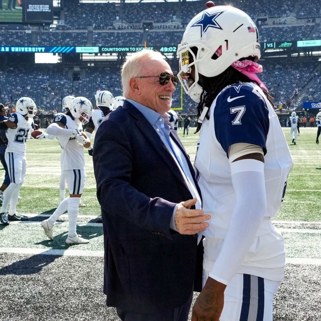 Jerry Jones, el propietario de los Dallas Cowboys, se mostró muy efusivo luego del triunfo de su equipo ante los New York Jets.