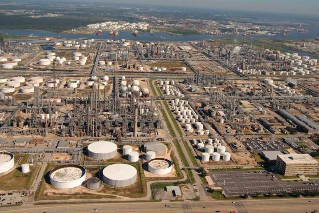 Pemex reportó hoy, 14 de marzo de 2023, un incendio en una de las unidades en sus instalaciones de la refinería Deer Park